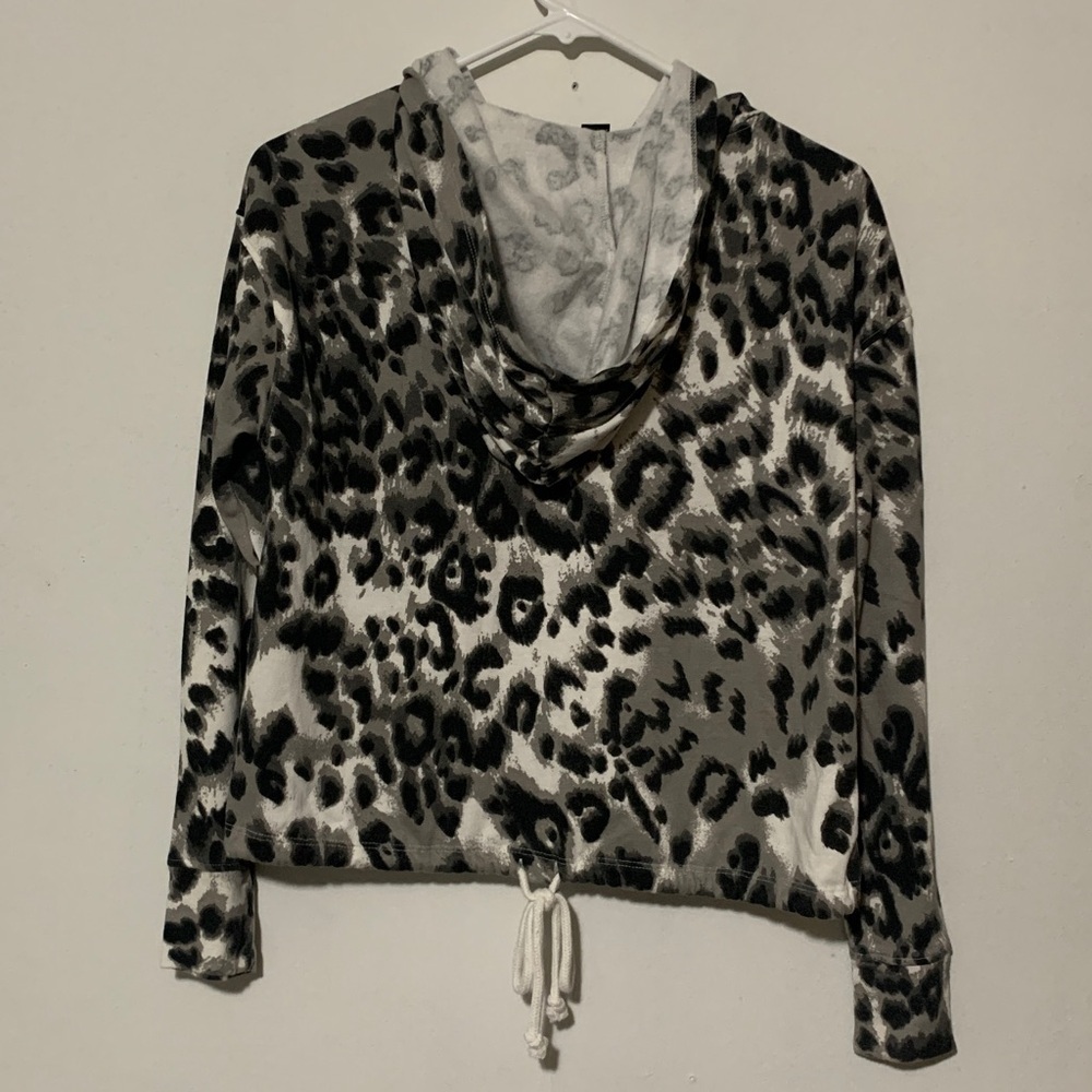 🚩French Laundry Black and White Animal Print Hoodie